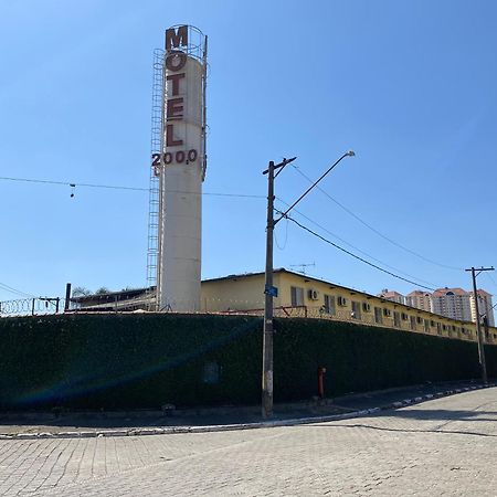 Motel 2000 グアルーリョス エクステリア 写真