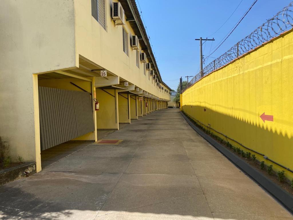 Motel 2000 グアルーリョス エクステリア 写真