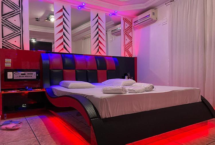 Motel 2000 グアルーリョス エクステリア 写真